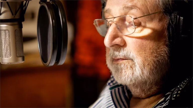 Francesco Guccini, 'maestrone' cantautore