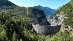 La montagna, la diga, gli uomini