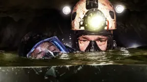 The Cave – Acqua alla gola